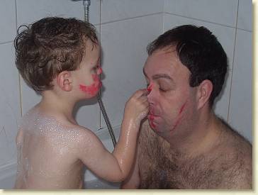 20070308-03 Badkrijt op het gezicht van papa 03